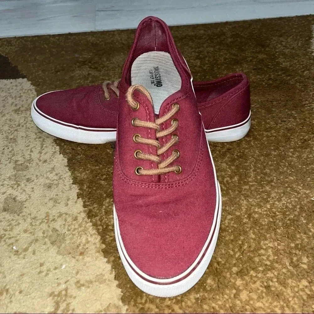 Missimo -burgundy- sz 9 sneakers